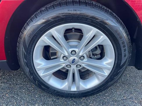 Used 2015 Ford Taurus SEL image 7