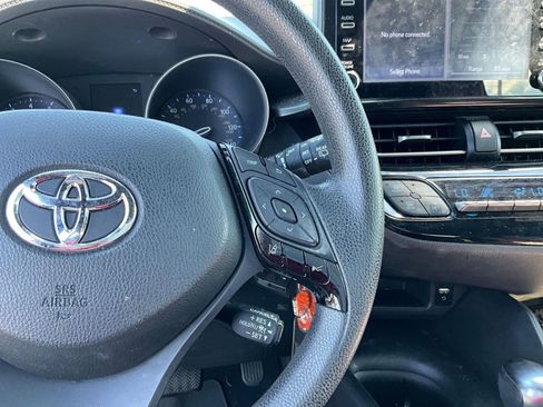 Used 2019 Toyota C-HR LE FWD image 11