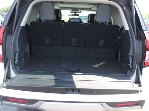 New 2026 Ford Expedition Platinum w/ Driver's Package AWD/4WD image 17
