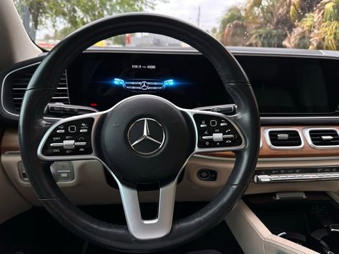 Used 2022 Mercedes-Benz GLS 450 4MATIC image 17