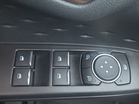 Used 2020 Ford Escape Titanium image 9