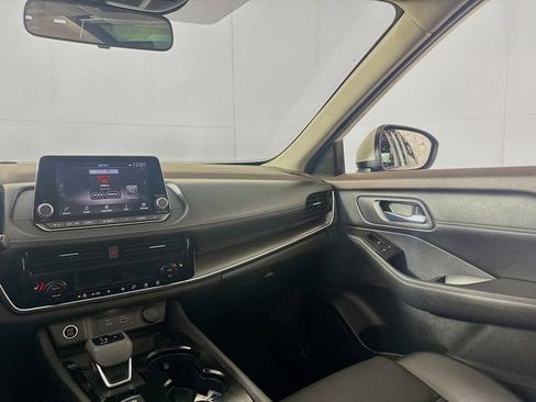 Used 2022 Nissan Rogue SV w/ SV Premium Package image 22