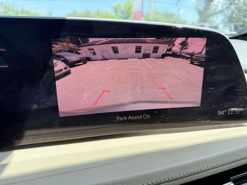 Used 2024 Cadillac XT4 Luxury w/ Cold Weather Package FWD image 18