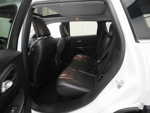 Used 2020 Jeep Cherokee Limited image 16