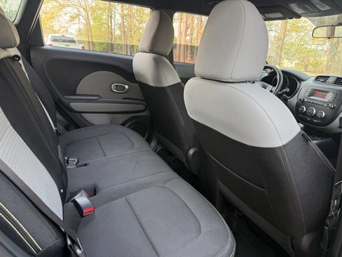 Used 2014 Kia Soul + image 17