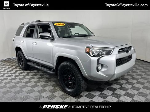 Used 2020 Toyota 4Runner SR5 AWD/4WD image 17