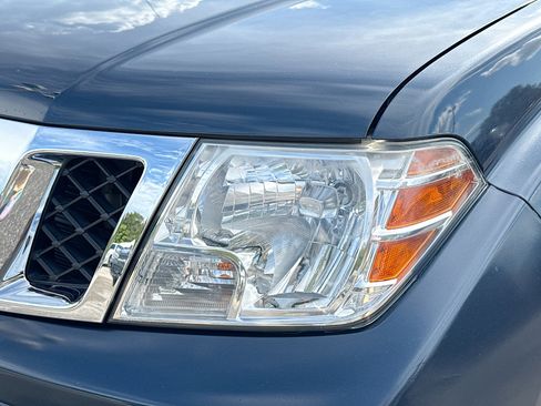 Used 2020 Nissan Frontier SV RWD image 9