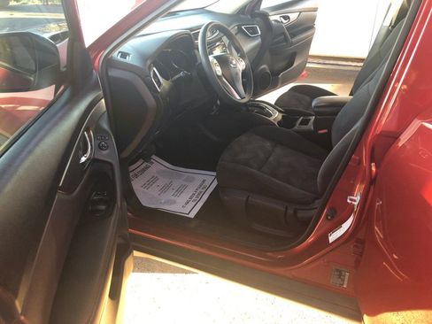 Used 2015 Nissan Rogue S image 2