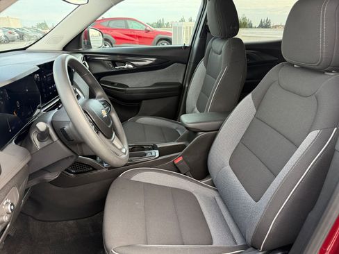 Used 2025 Chevrolet TrailBlazer LT image 24
