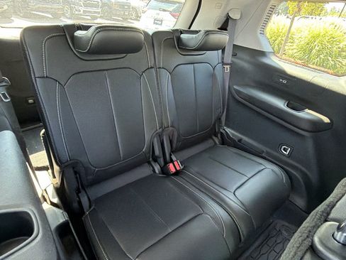 Used 2023 Jeep Grand Cherokee L Limited w/ Luxury Tech Group II AWD/4WD image 22