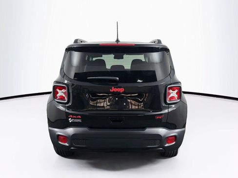 Used 2023 Jeep Renegade Latitude w/ Sun/Sound Group AWD/4WD image 10
