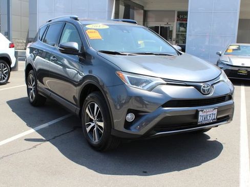 Used 2017 Toyota RAV4 XLE w/ Carpet Mat Package FWD image 2