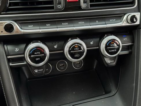 Used 2022 Genesis G70 3.3T RWD image 19