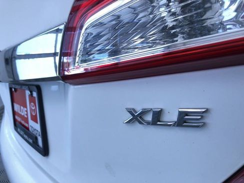 Used 2013 Toyota Camry XLE w/ Leather Pkg FWD image 16