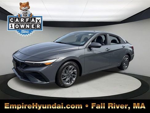 Used 2024 Hyundai Elantra SEL image 1