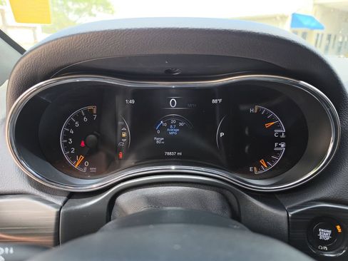 Used 2020 Jeep Grand Cherokee Altitude AWD/4WD image 33