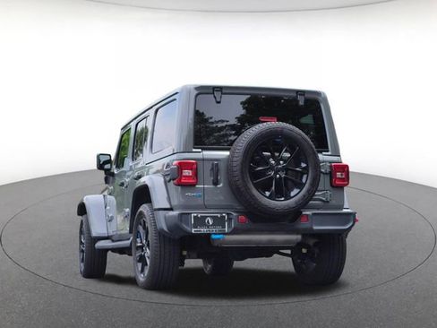 Used 2022 Jeep Wrangler Unlimited Sahara w/ Cold Weather Group AWD/4WD image 7