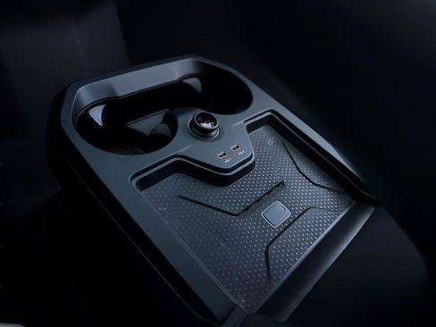 Used 2025 BMW iX M60 image 14