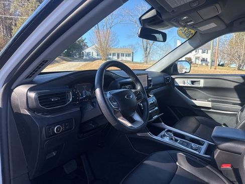 Used 2024 Ford Explorer Limited image 11