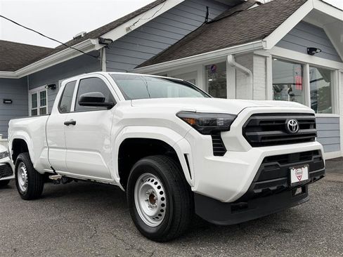 Used 2024 Toyota Tacoma SR image 12