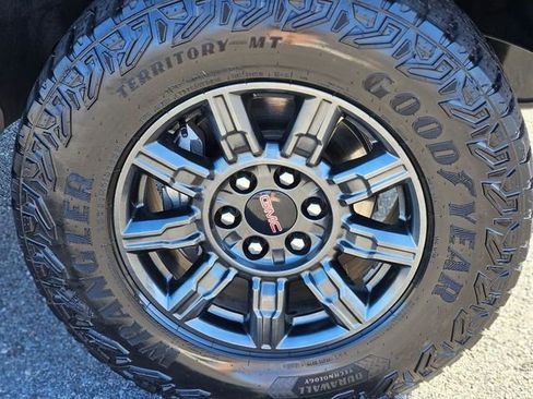 Used 2024 GMC Sierra 1500 AT4X image 10