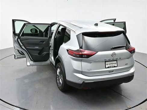 Used 2024 Nissan Rogue S image 41