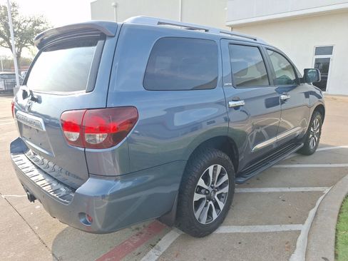 Used 2018 Toyota Sequoia Limited w/ Safety & Convenience Package image 6