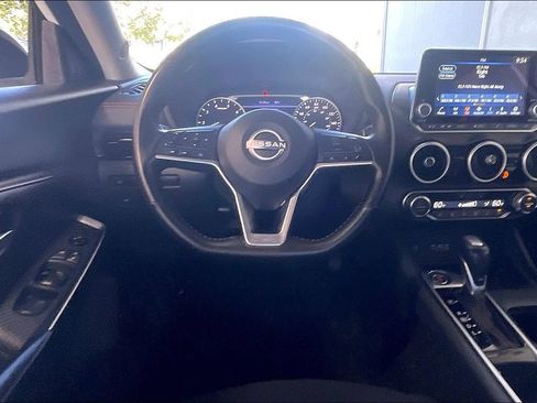 Used 2025 Nissan Sentra SR FWD image 5