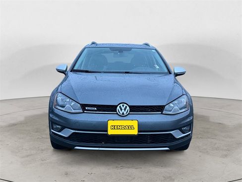 Used 2017 Volkswagen Golf Alltrack image 8