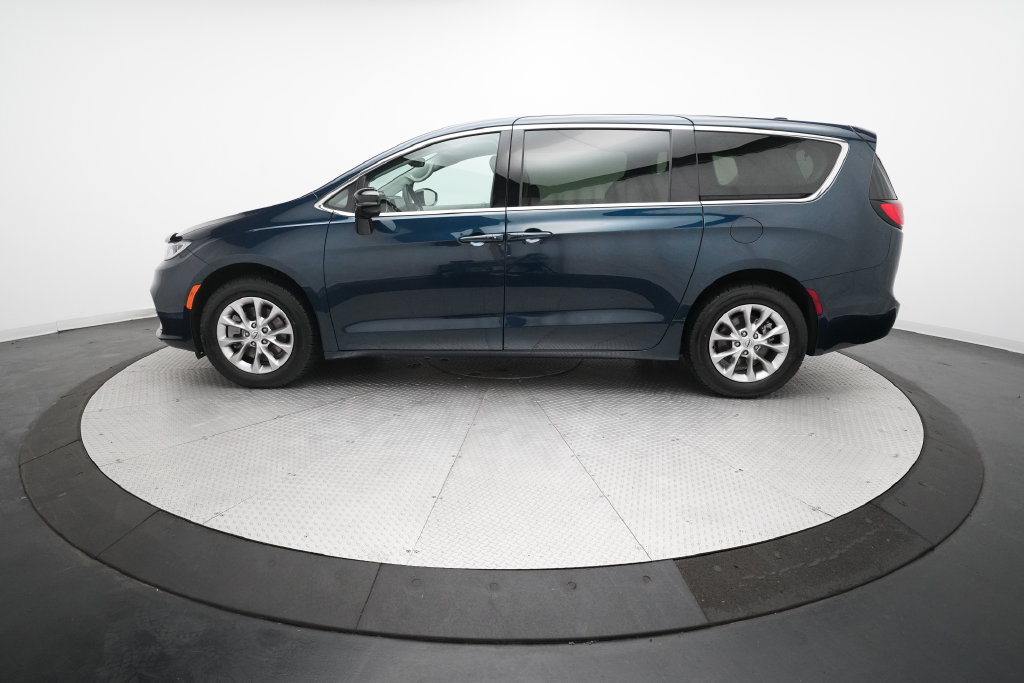 Used 2024 Chrysler Pacifica Touring-L AWD/4WD image 25