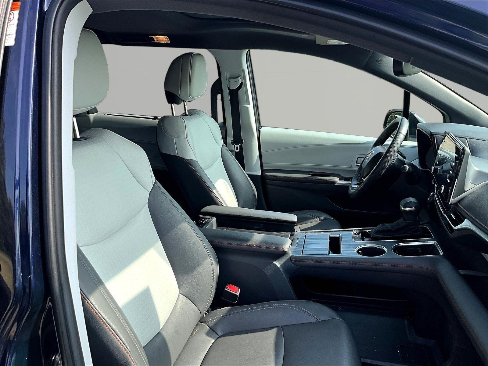 Used 2023 Toyota Sienna XSE FWD image 29