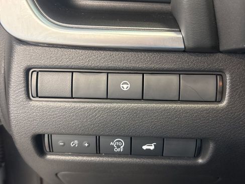 Used 2024 Nissan Rogue SV image 9