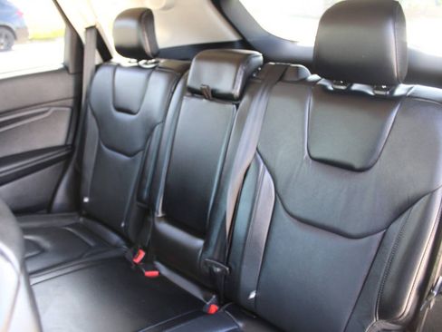 Used 2017 Ford Edge Titanium w/ Technology Package AWD/4WD image 17