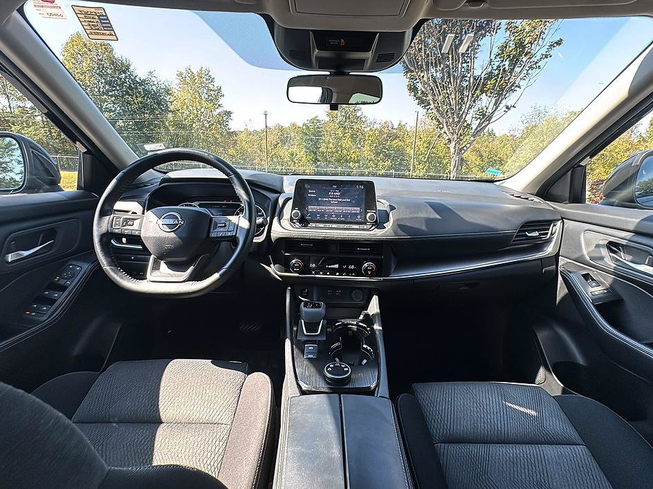 Certified 2025 Nissan Rogue SV AWD/4WD image 28