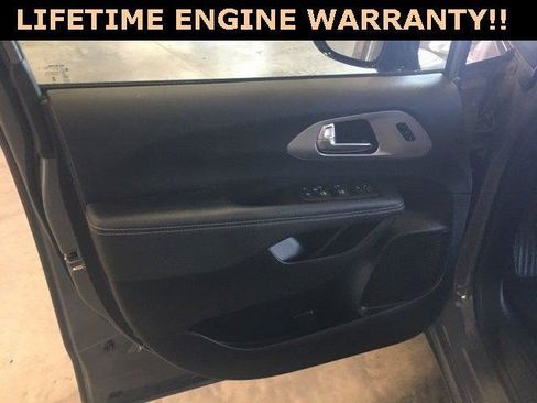 Certified 2025 Chrysler Pacifica Limited image 12