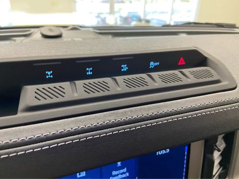 New 2025 Ford Bronco Outer Banks w/ Sasquatch Package image 36