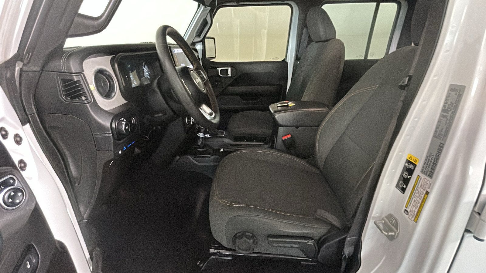 Used 2024 Jeep Wrangler Unlimited Sahara AWD/4WD image 12