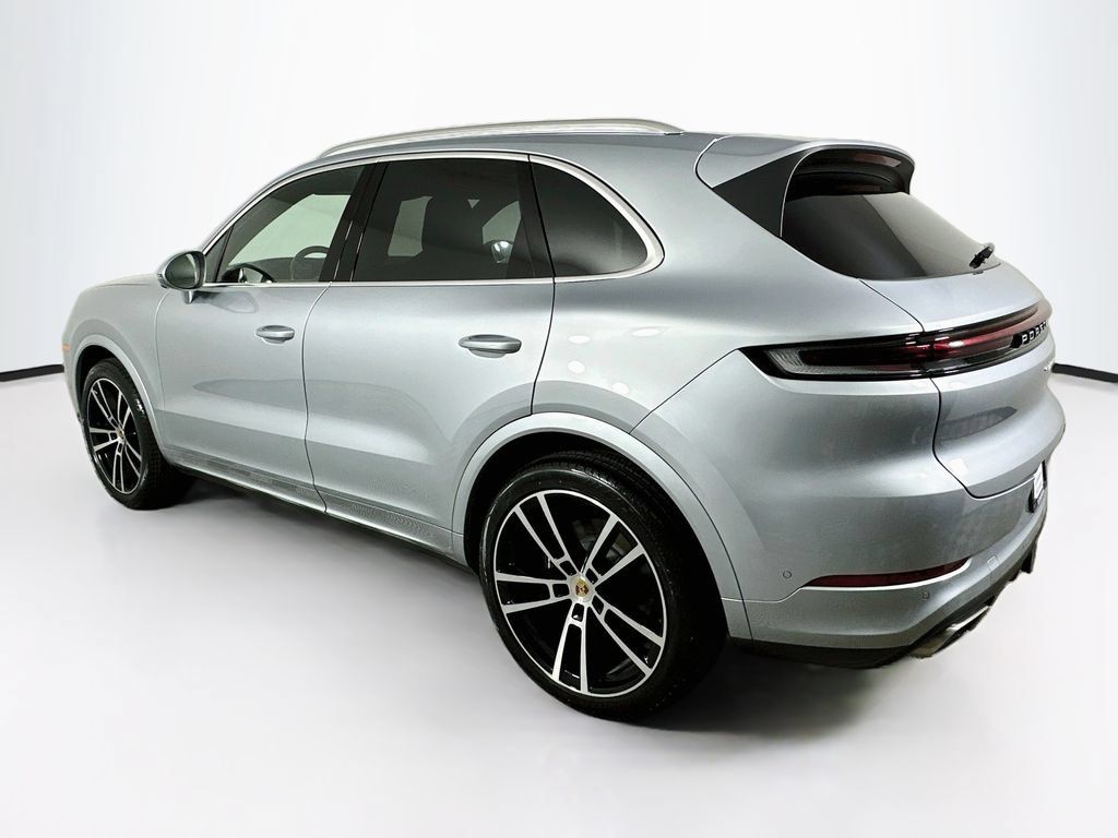 Used 2024 Porsche Cayenne AWD/4WD image 6