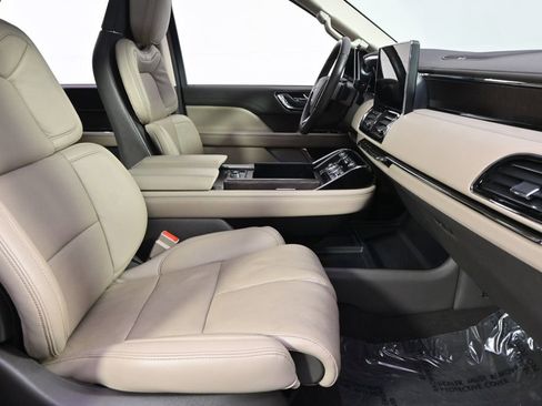 Certified 2023 Lincoln Navigator Reserve w/ Monochromatic Package AWD/4WD image 16