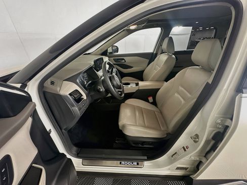Used 2023 Nissan Rogue SL w/ SL Premium Package FWD image 13