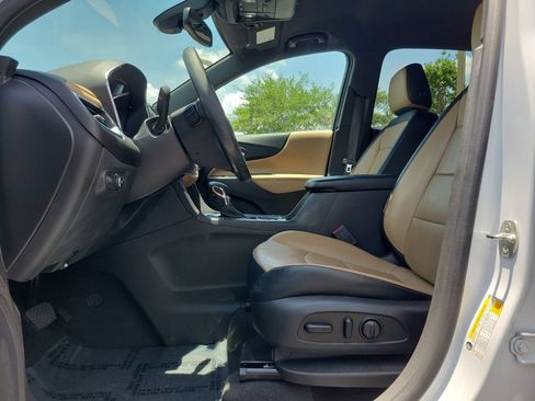 Used 2023 Chevrolet Equinox Premier FWD image 17