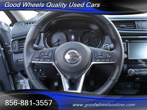 Used 2018 Nissan Rogue SV w/ Sun & Sound Touring Package image 15