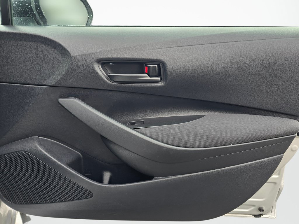 Used 2025 Toyota Corolla LE FWD image 29