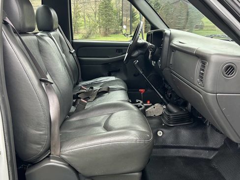 Used 2004 Chevrolet Silverado 3500 2WD Regular Cab image 50