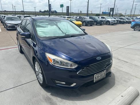 Used 2017 Ford Focus Titanium FWD image 4