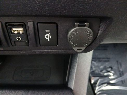 Used 2019 Toyota Tacoma TRD Sport w/ Technology Package image 6