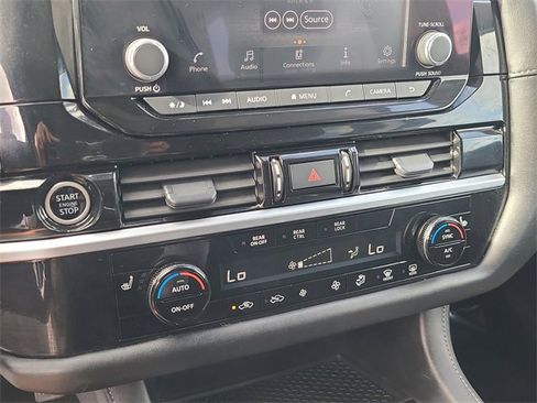 Used 2024 Nissan Pathfinder SV image 33