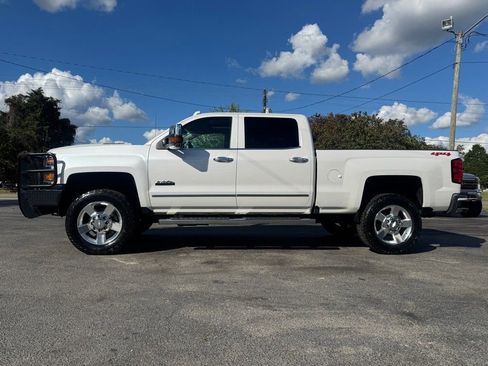 Used 2019 Chevrolet Silverado 2500 High Country w/ Duramax Plus Package image 7