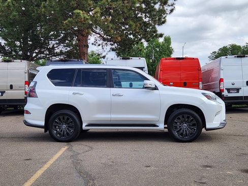 Used 2023 Lexus GX 460 Premium w/ Accessory Package AWD/4WD image 2