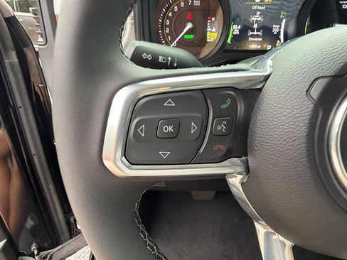 Used 2025 Jeep Wrangler Unlimited Sahara AWD/4WD image 27